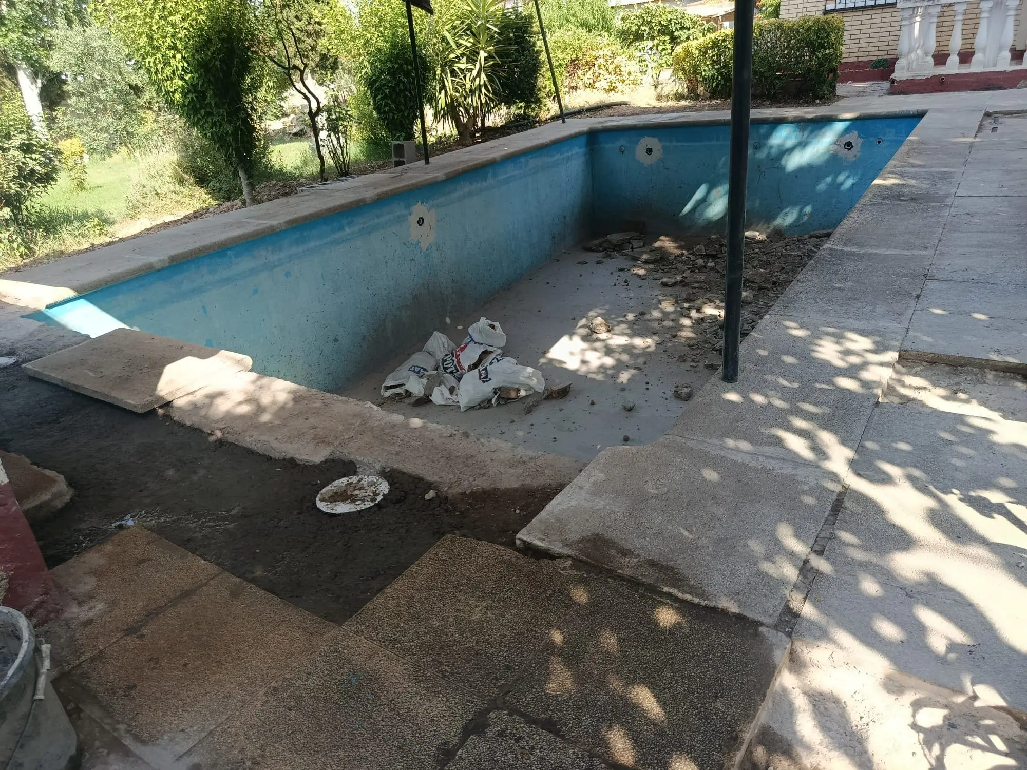 Antes: estado previo de piscina en Utebo - Proyecto 2